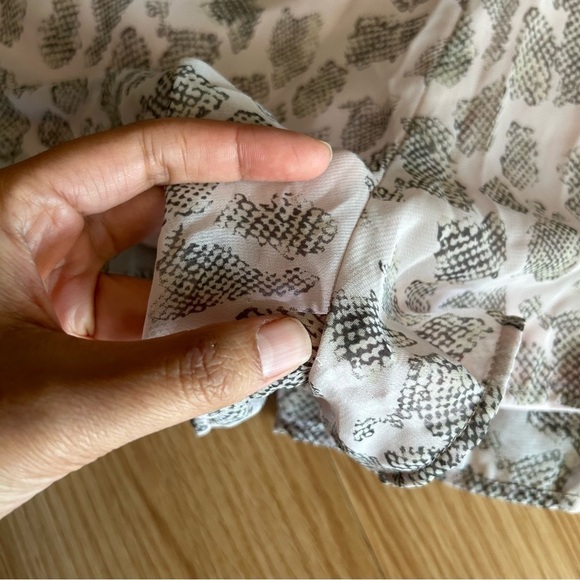 Altar’d State Pink Taupe Ruffle Short Romper Medium - Picture 3 of 7